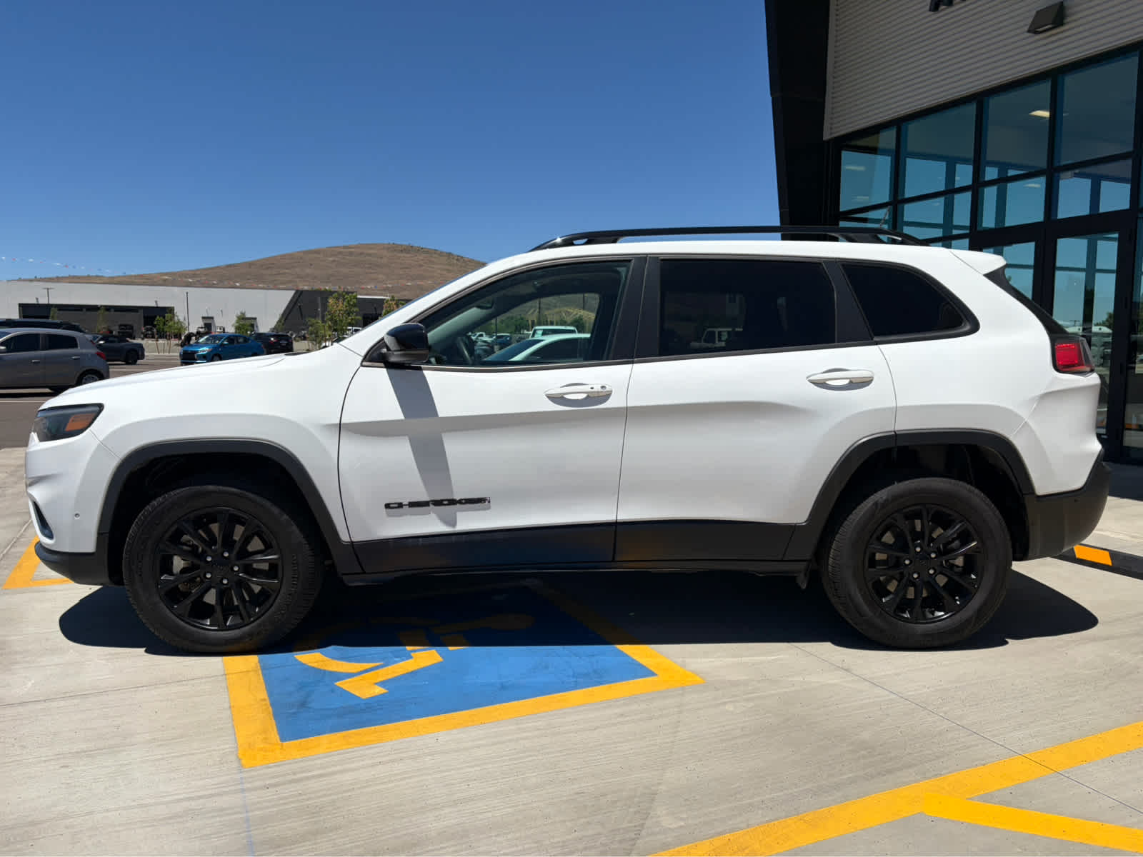 2023 Jeep Cherokee Altitude Lux