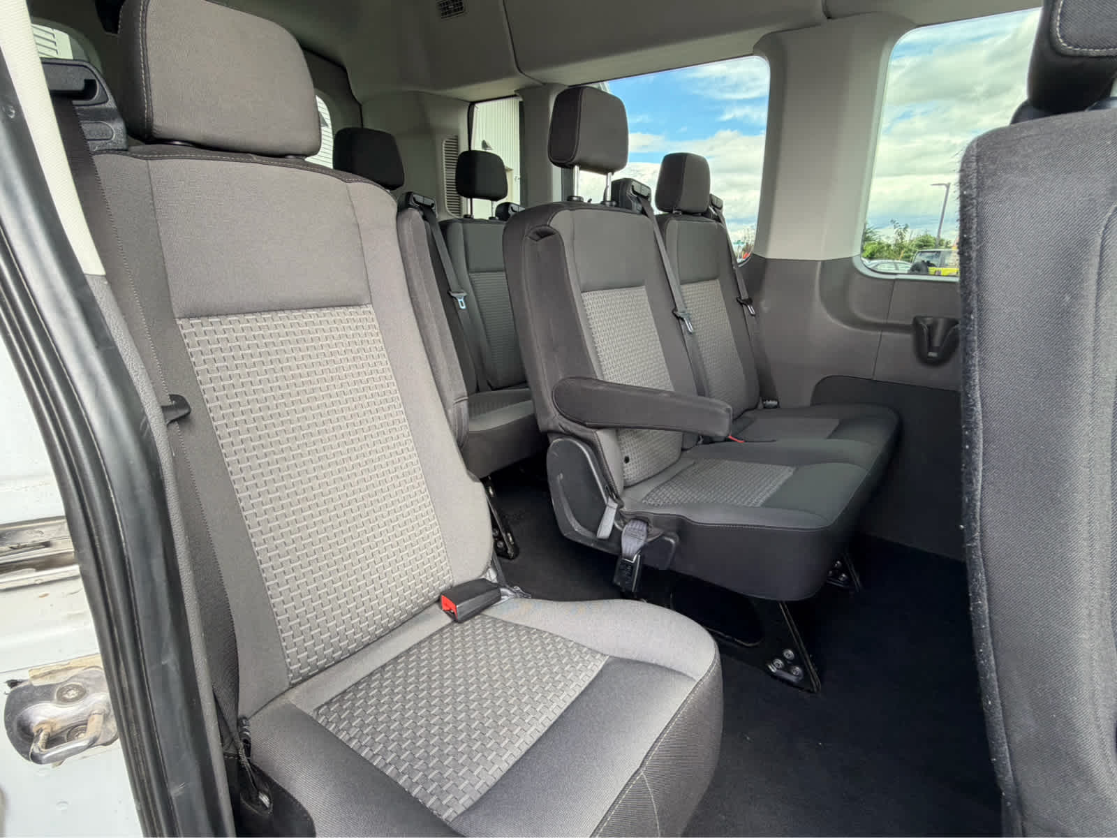 2025 Ford Transit Passenger Wagon XLT