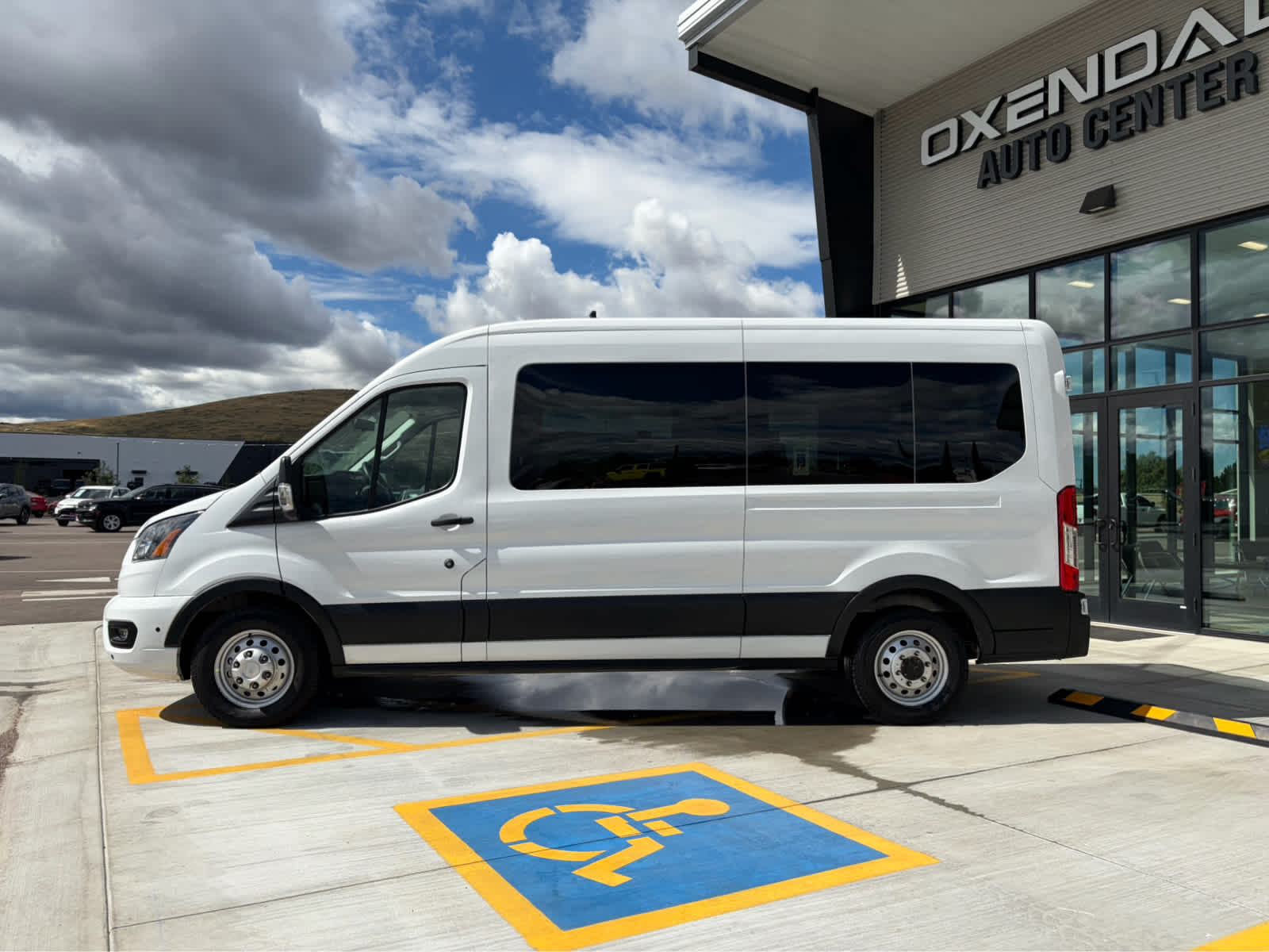 2025 Ford Transit Passenger Wagon XLT