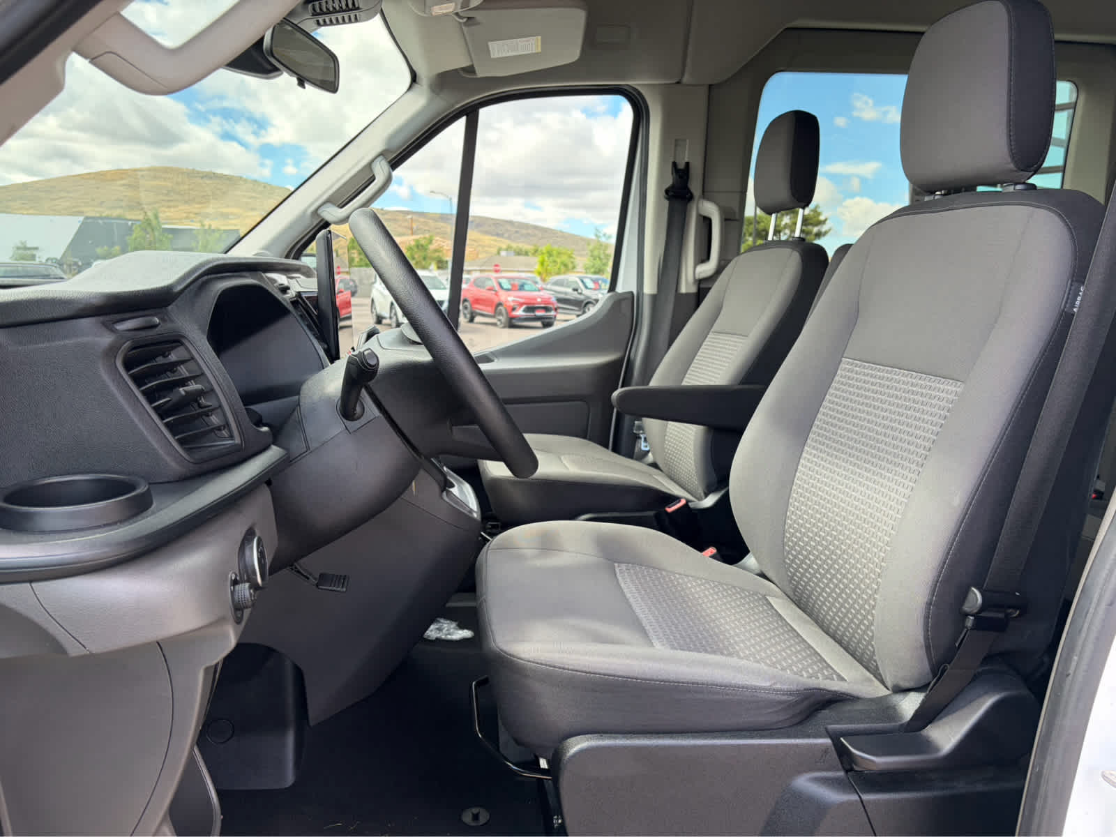 2025 Ford Transit Passenger Wagon XLT