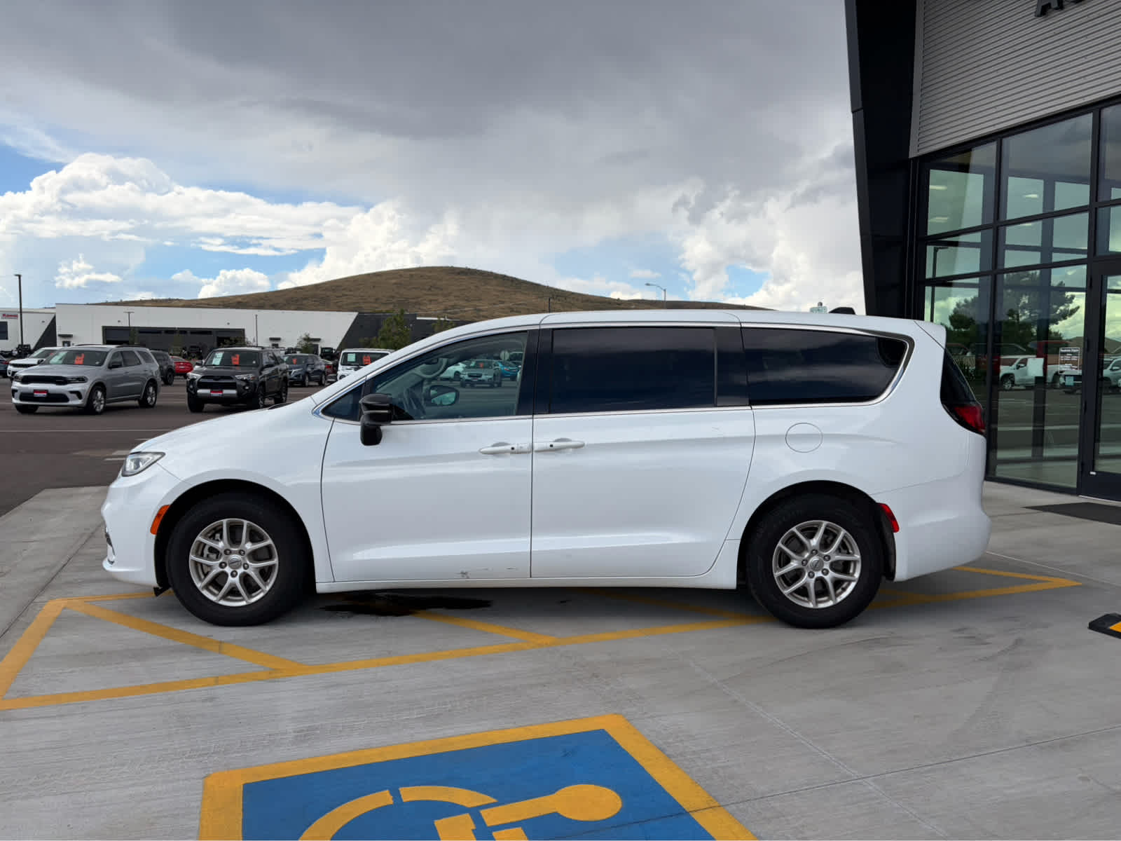 2024 Chrysler Pacifica Touring L