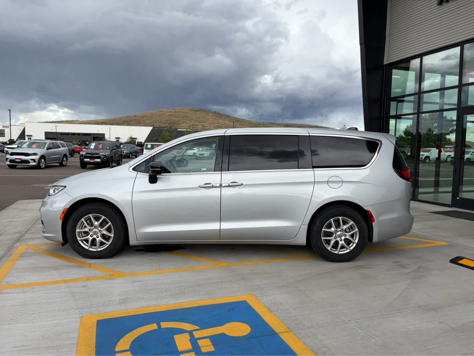 2024 Chrysler Pacifica Touring L