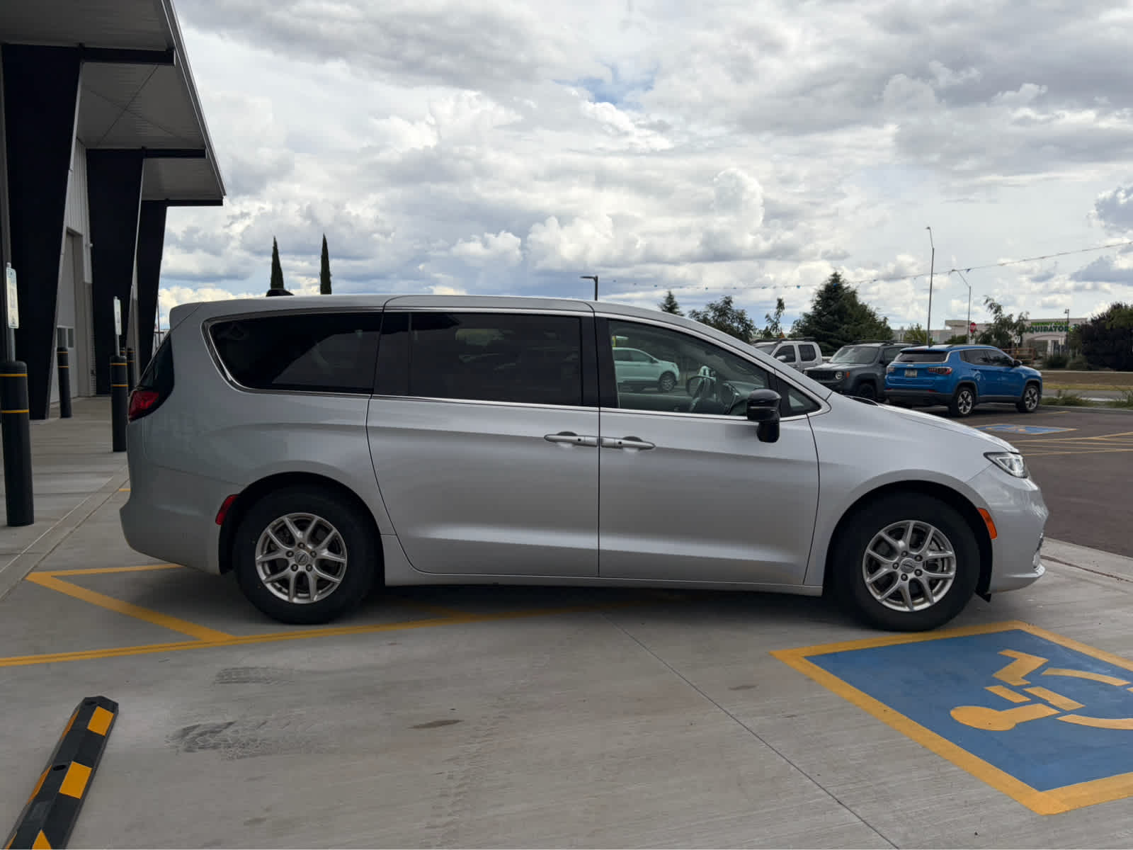 2024 Chrysler Pacifica Touring L