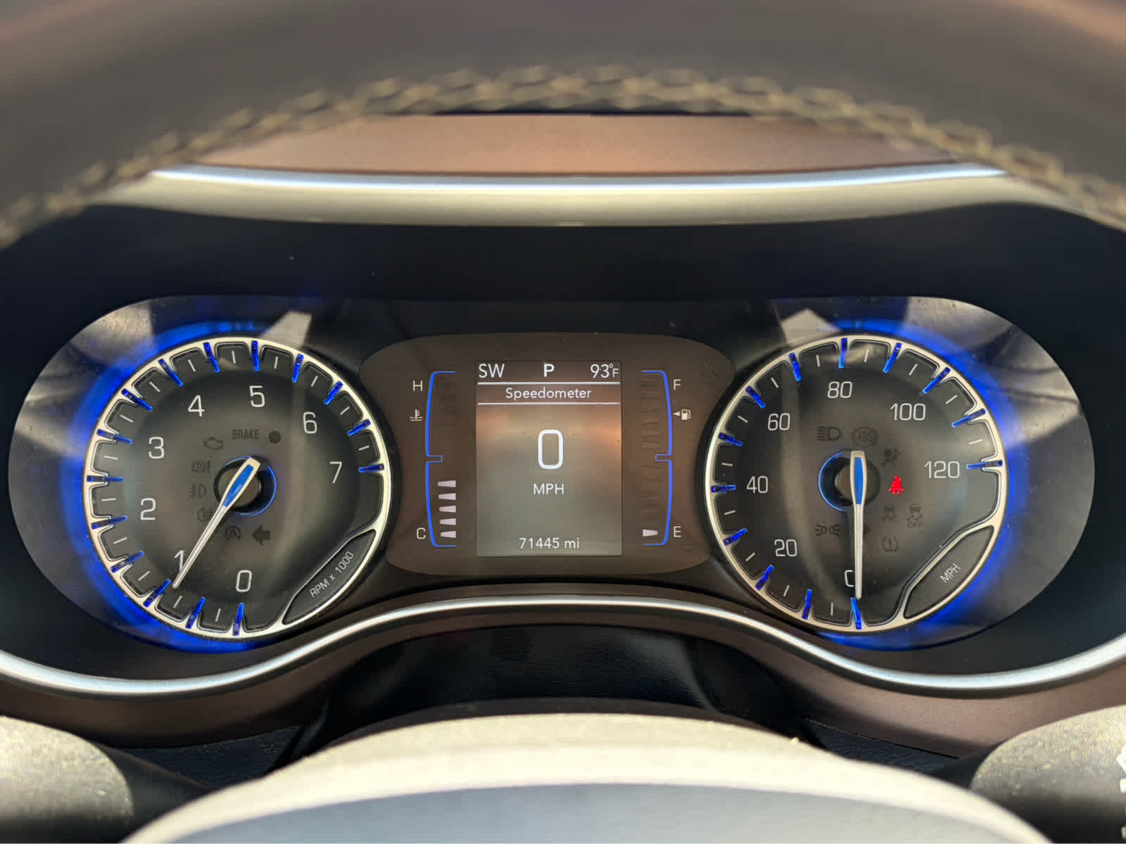 2023 Chrysler Voyager LX
