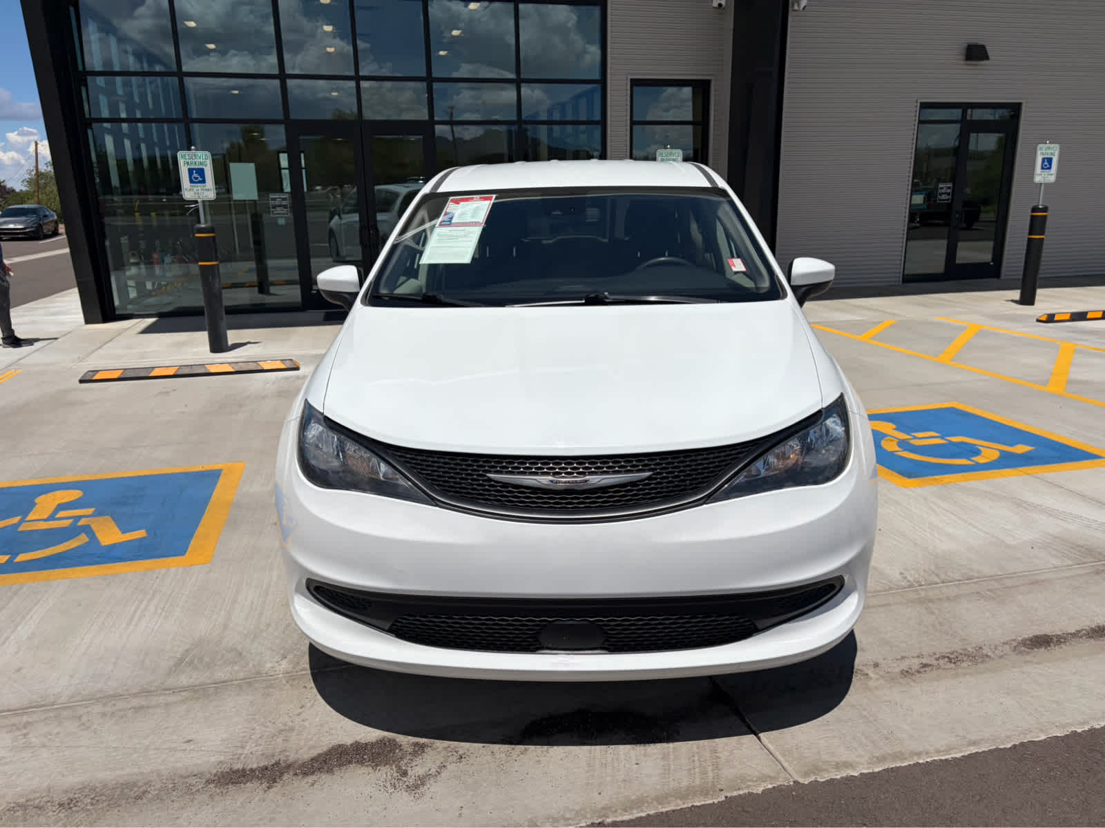 2023 Chrysler Voyager LX