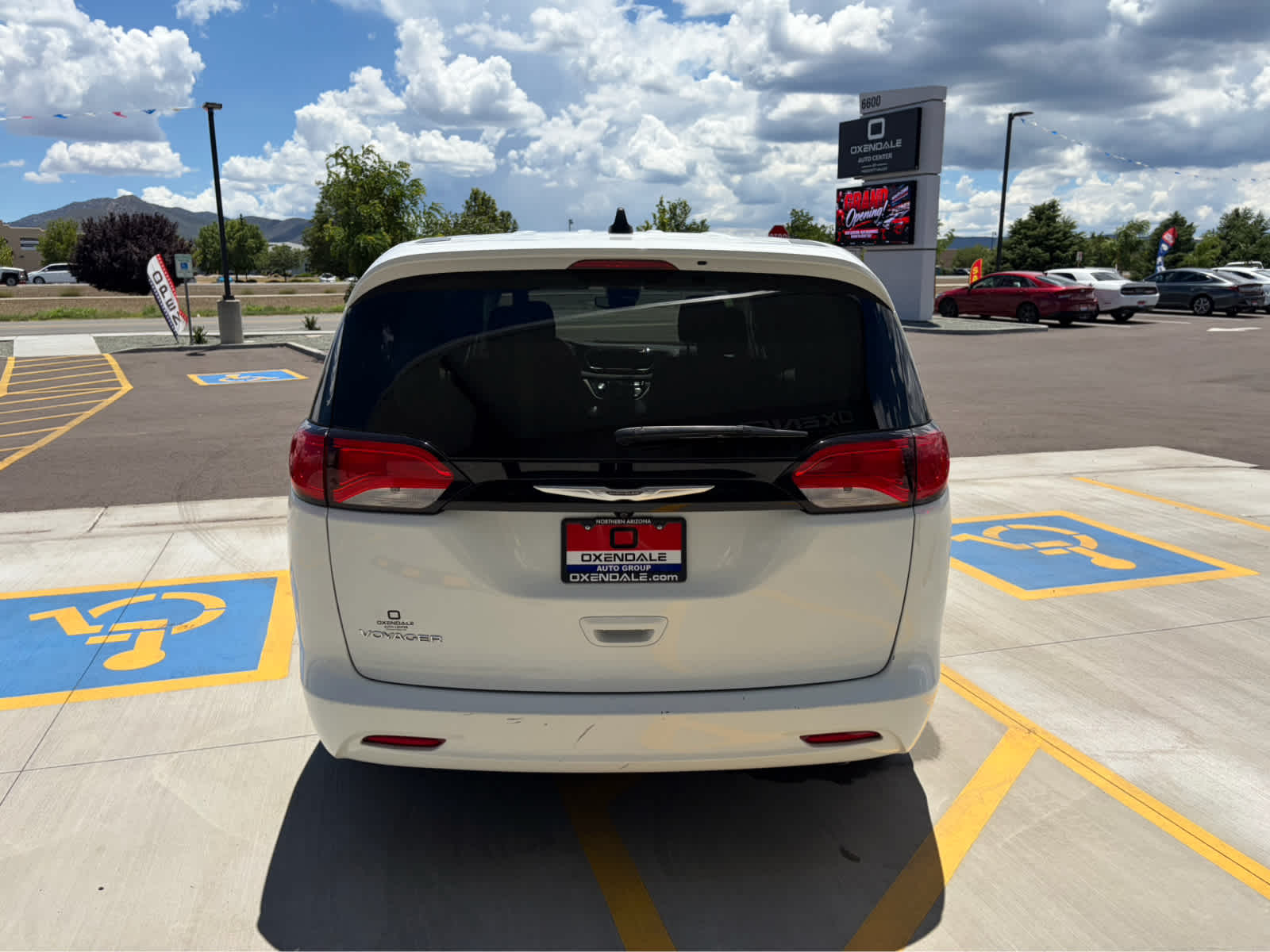 2023 Chrysler Voyager LX