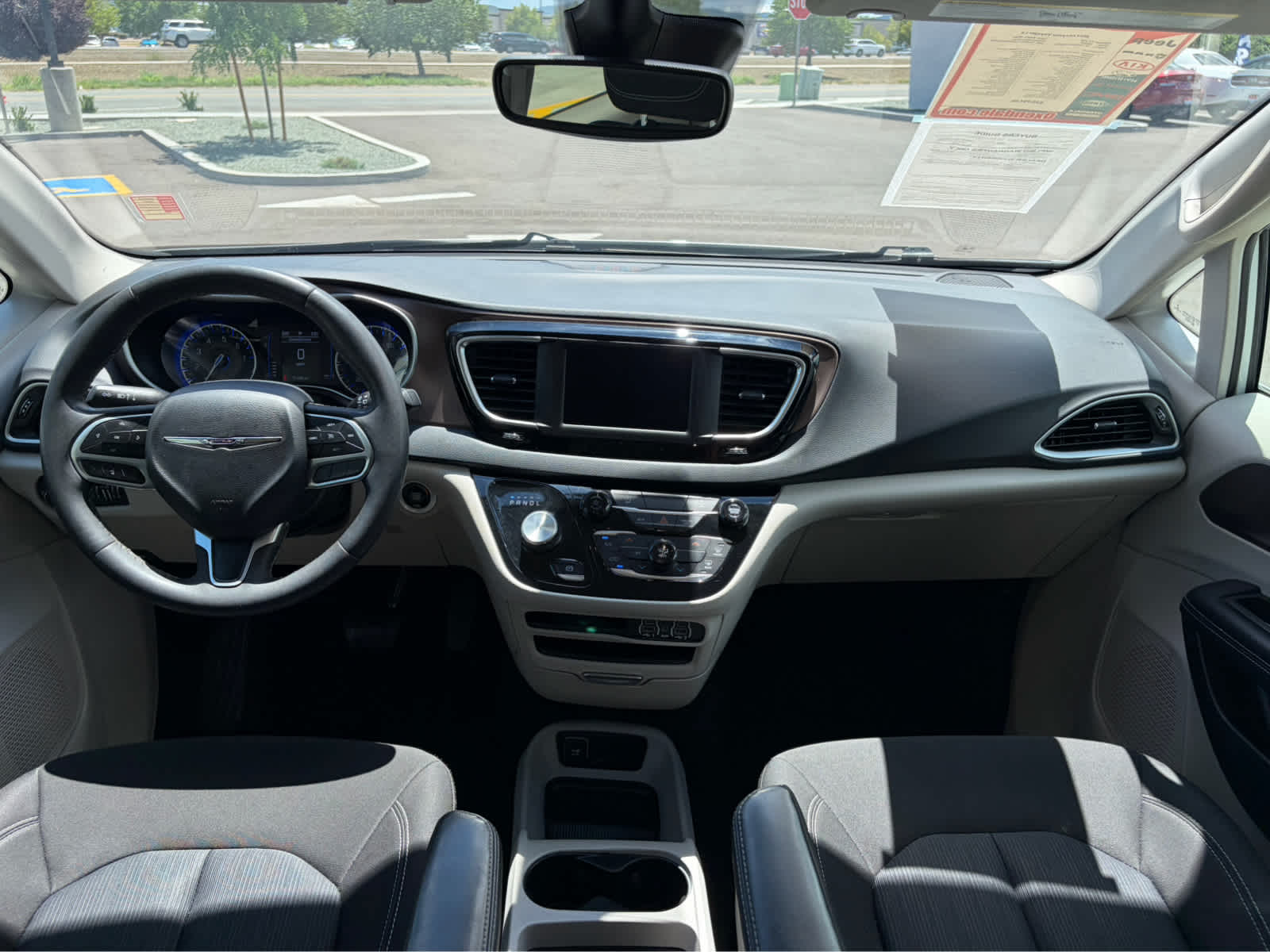 2023 Chrysler Voyager LX