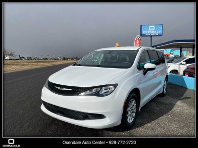 2022 Chrysler Voyager LX