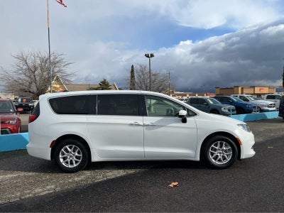 2022 Chrysler Voyager LX