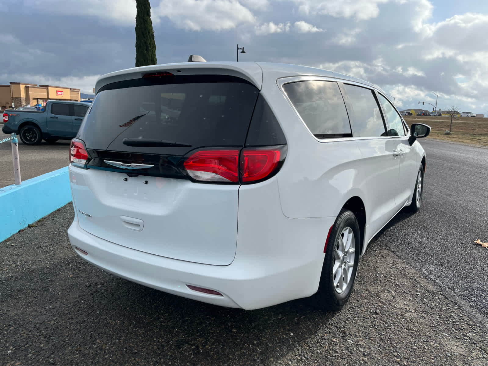 2022 Chrysler Voyager LX