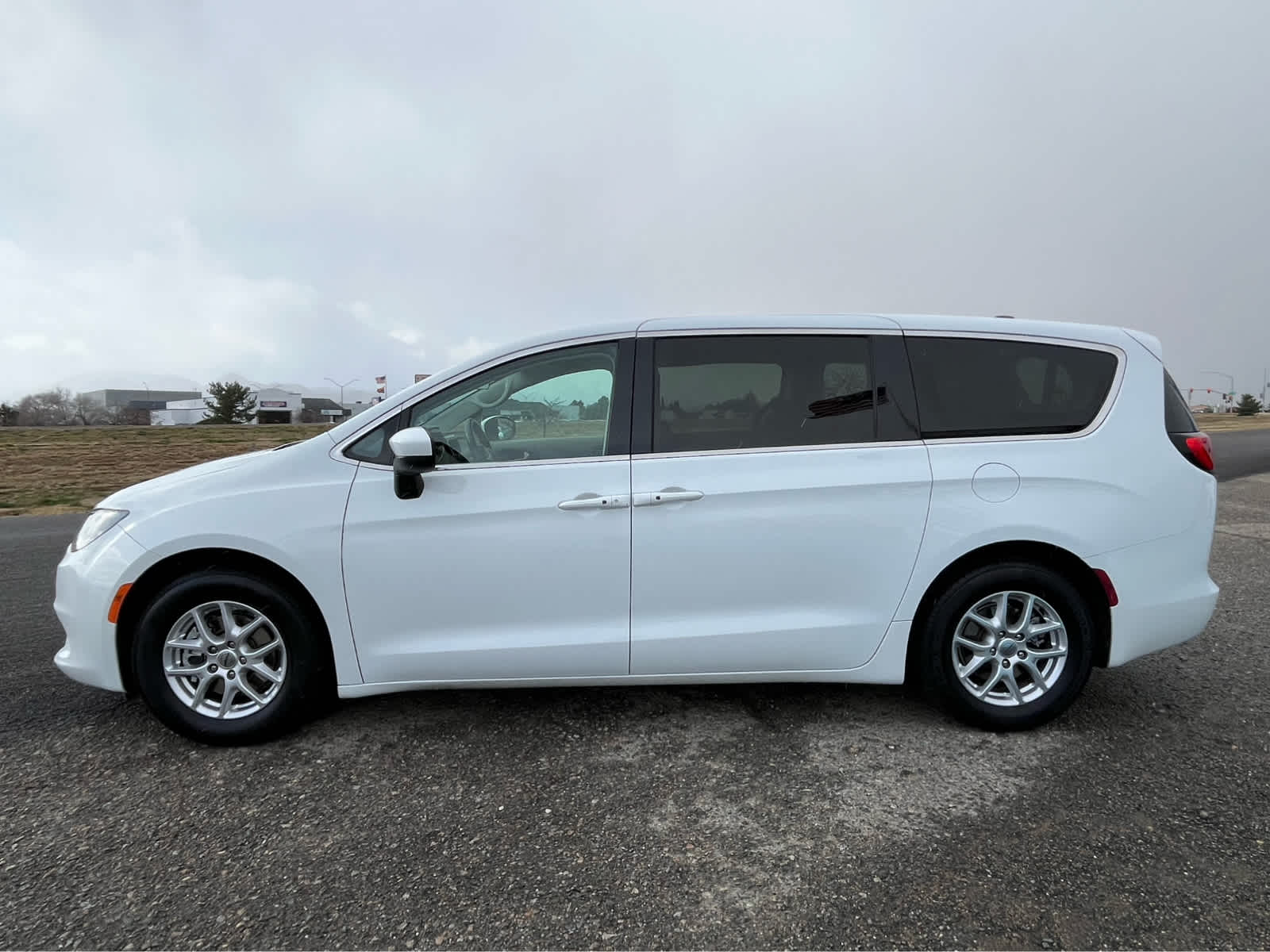 2022 Chrysler Voyager LX