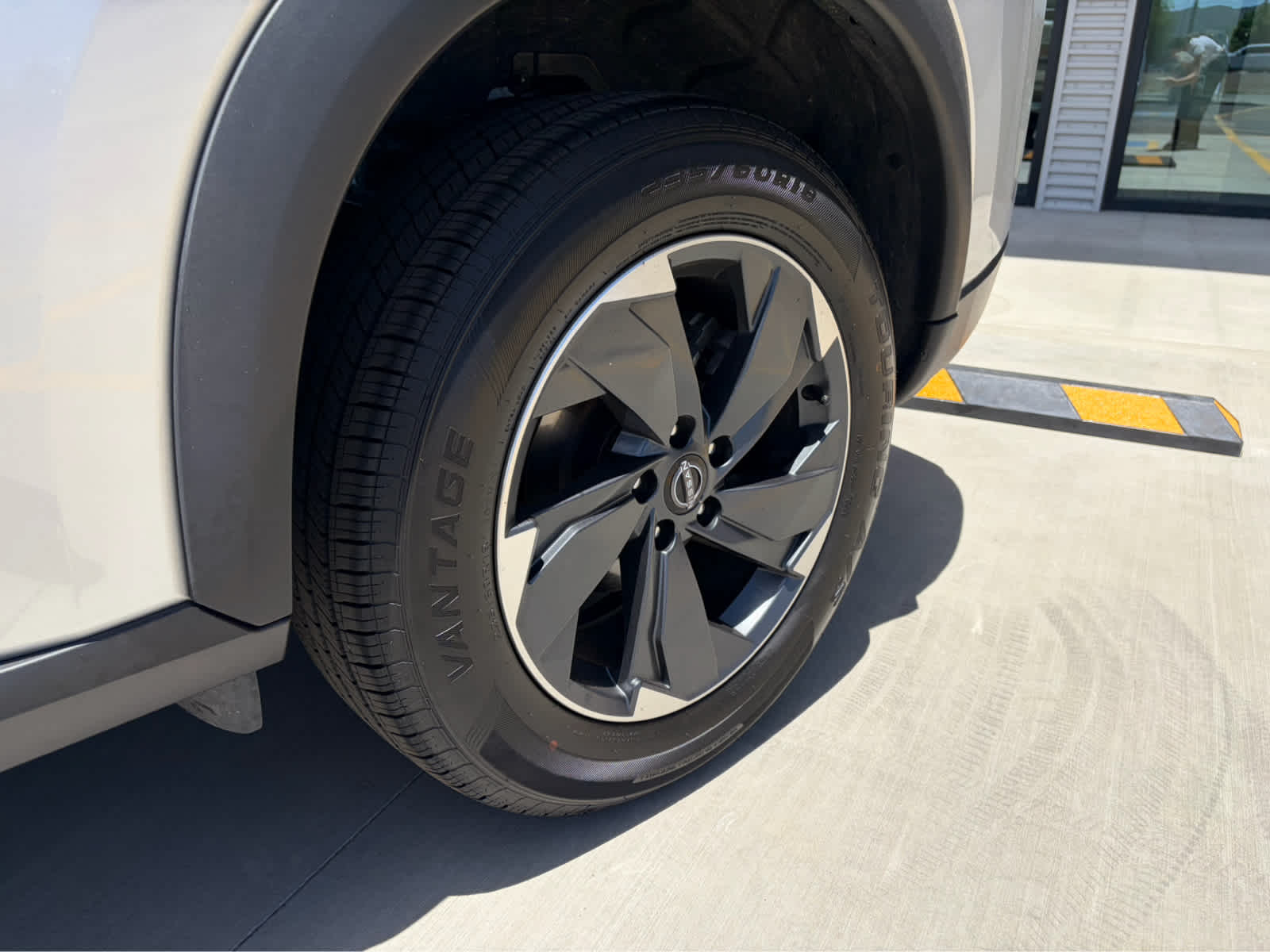 2025 Nissan Rogue SV - Photo 14