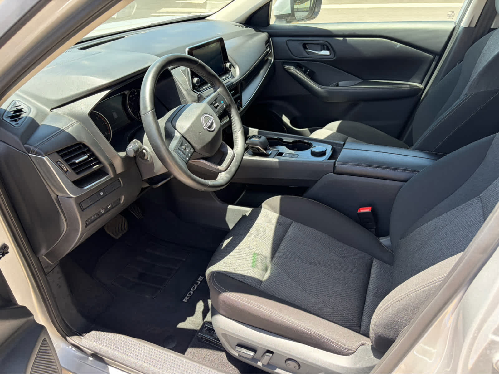 2025 Nissan Rogue SV - Photo 7